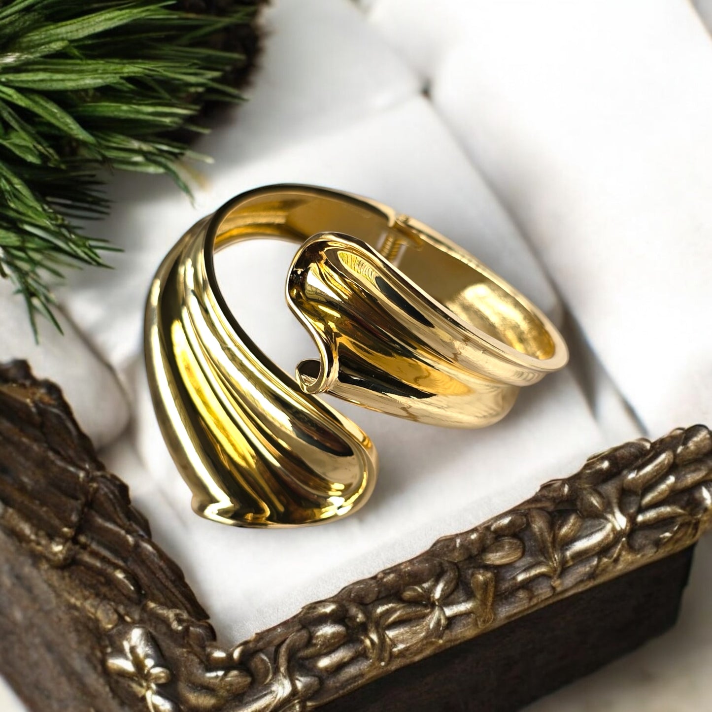 Klyra- Statement Cuffs