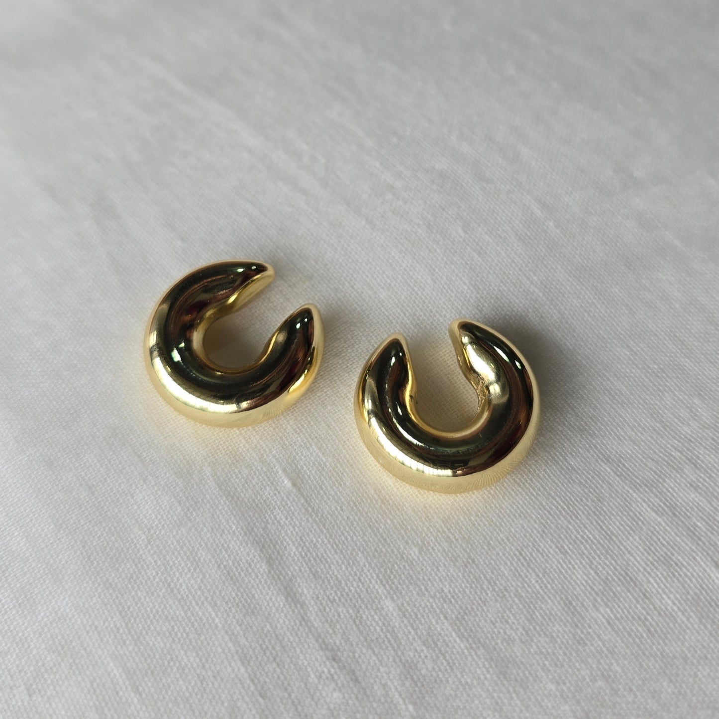 Aura Chunk Ear Cuff