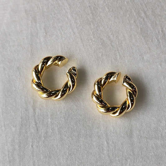 Golden Twirl Ear Cuff