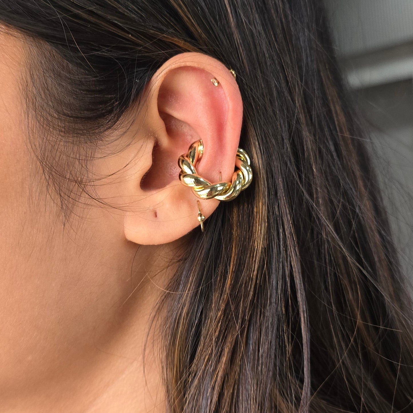 Golden Twirl Ear Cuff